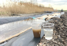 From Guesswork to Game Plan Fig. 1: Flocculant training at the 2025 Lake County, Illinois, erosion control Field Day. Photo Credit: Applied Polymer Solutions
